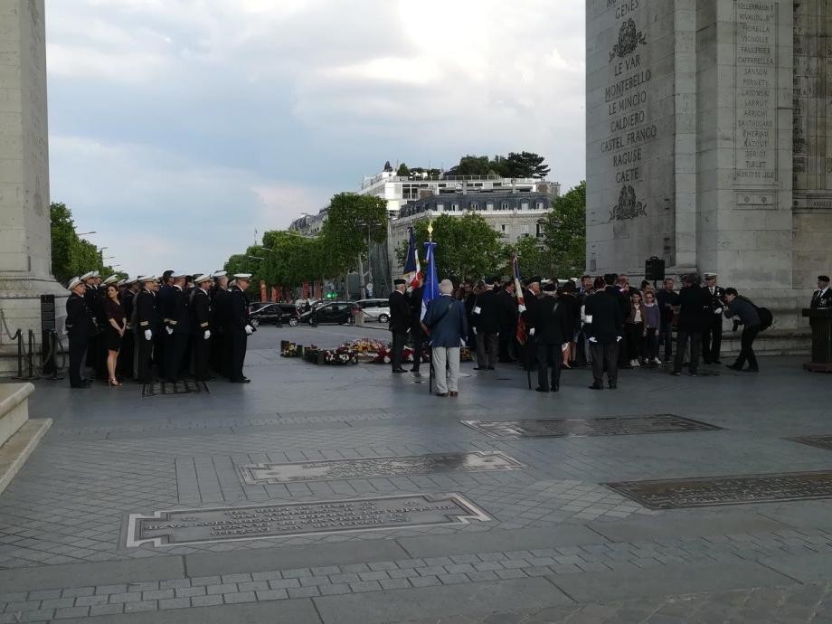 Sortie a l arc de triomphe le 26 mai 2019